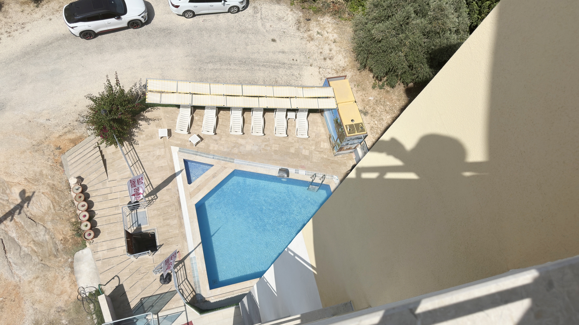 Seruse Apart Otel Havuz Üstten Görünüm